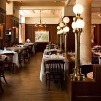 U & Me Restaurant logo